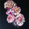 Peinture contemporaine de 5 pivoines aux couleurs roses et violettes sur fond sombre